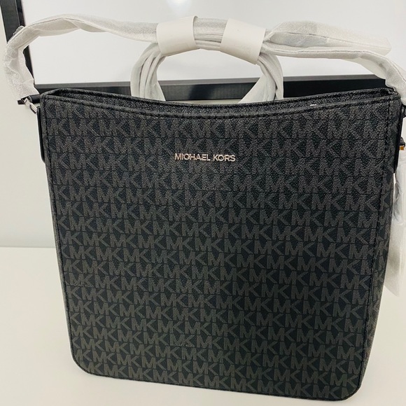 Michael Kors Messenger Bag - Picture 1 of 4
